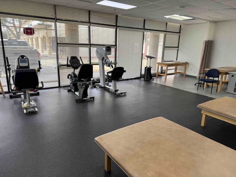 More Photos Of 10019 Main St, Houston Office For Lease