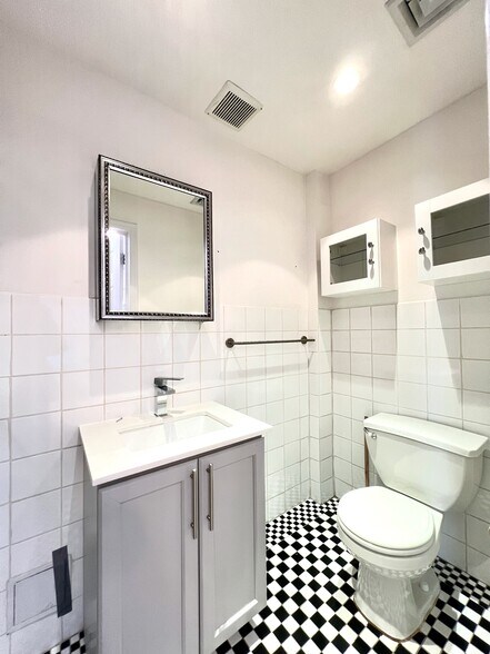 More Photos Of 109 Clay St, Brooklyn Flex For Lease