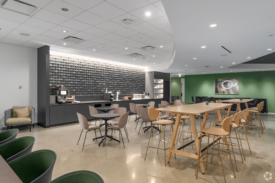 More Photos Of 2001 Market St, Philadelphia Coworking Space