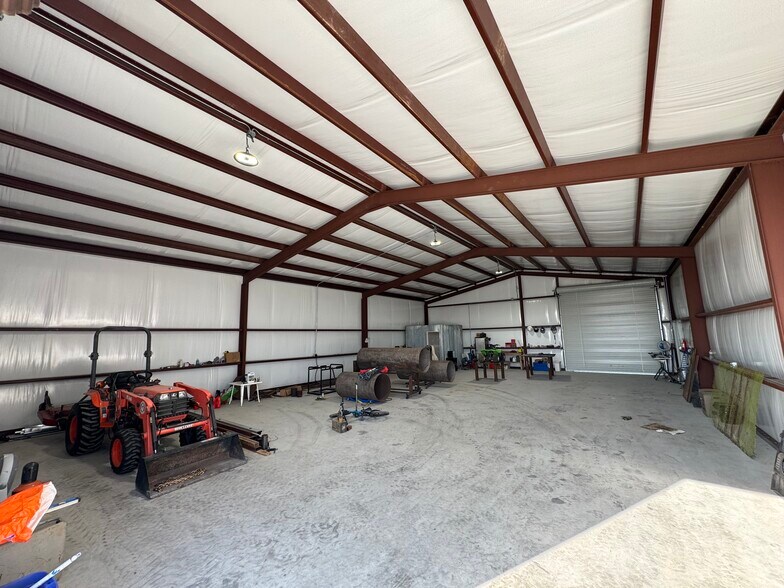 More Photos Of 100 Lr Williams Ln, Jarrell Warehouse For Lease