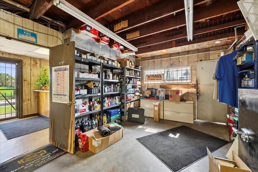 More Photos Of 1470 North St, Beaumont Auto Repair For Sale