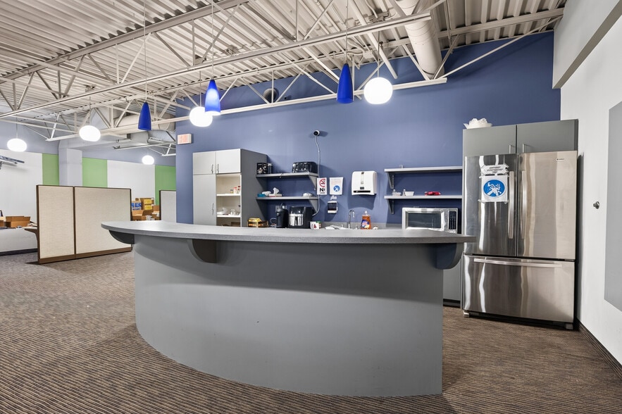 More Photos Of 521-563 Phalen Blvd, Saint Paul Coworking Space