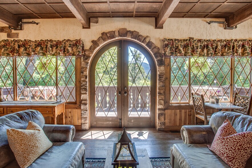 More Photos Of 315 Commercial St, Leavenworth Hotel For Sale