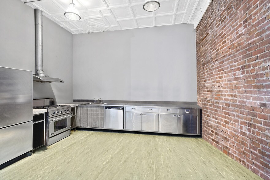 More Photos Of 183 Concord St, Brooklyn Flex For Sale