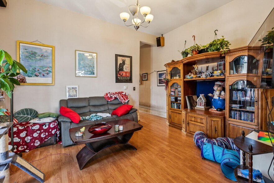 More Photos Of 423-433 S Van Ness Ave, San Francisco Apartments For Sale