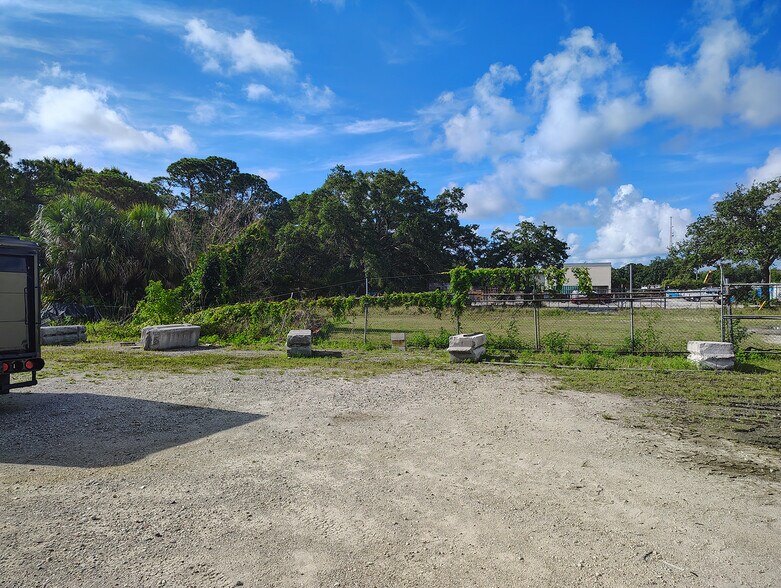 More Photos Of 3340 Enterprise Rd, Fort Pierce Warehouse For Sale