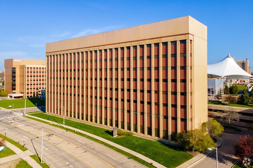 More Photos Of 31 E Judson St, Pontiac Unknown For Lease