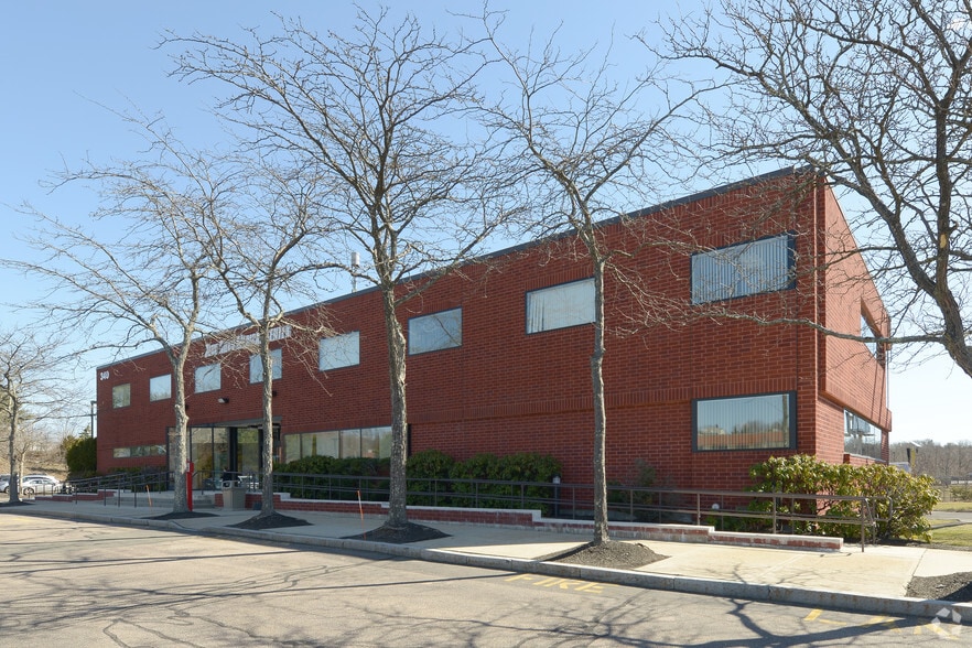 More Photos Of 340 Wood Rd, Braintree Medical For Lease