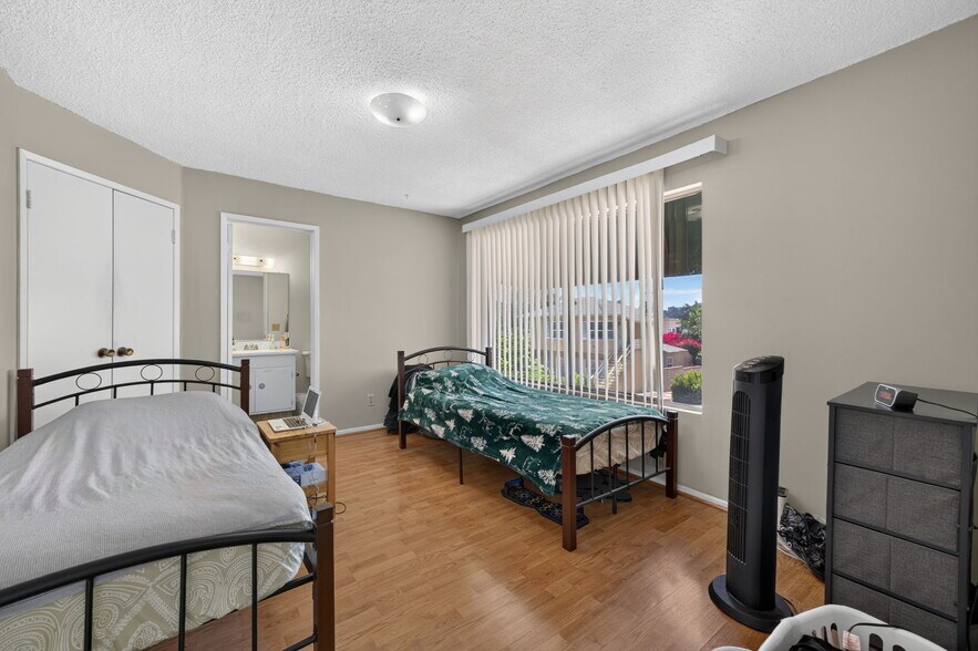 More Photos Of 1459 Stanley Ave, Glendale Apartments For Sale