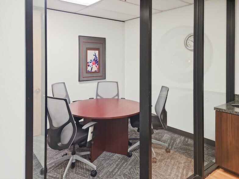 More Photos Of 5050 Quorum Dr, Dallas Coworking Space