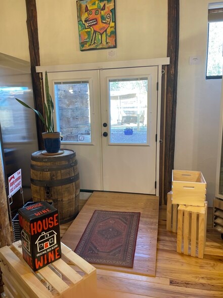 More Photos Of 680 S Highway 191, Bluff Storefront For Sale