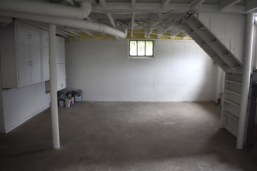 More Photos Of 1014 E 10th St, Jeffersonville Office Residential For Sale