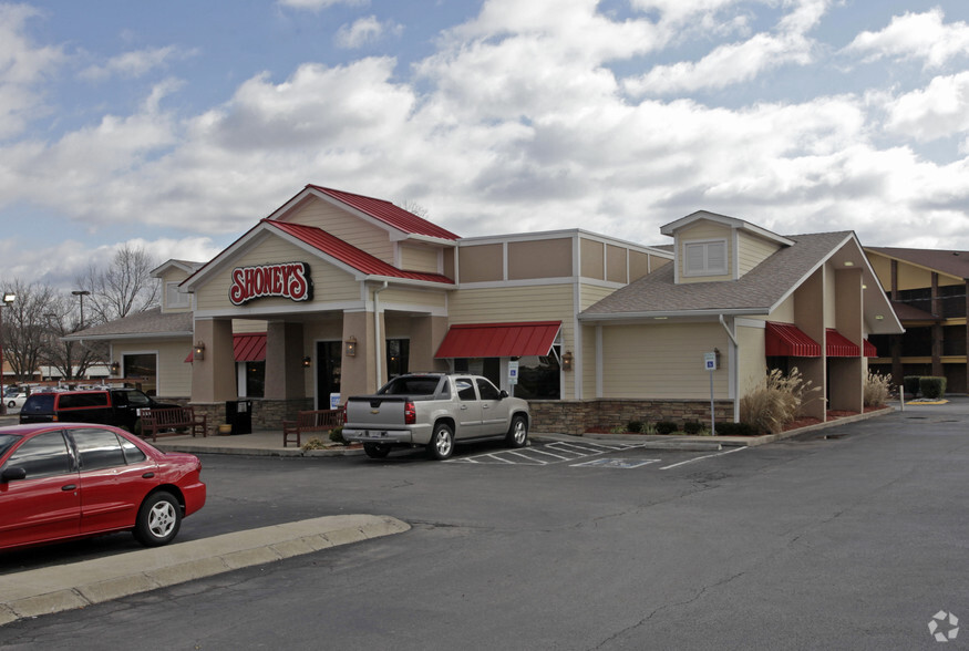 Primary Photo Of 307 Long Hollow Pike, Goodlettsville Restaurant For Lease