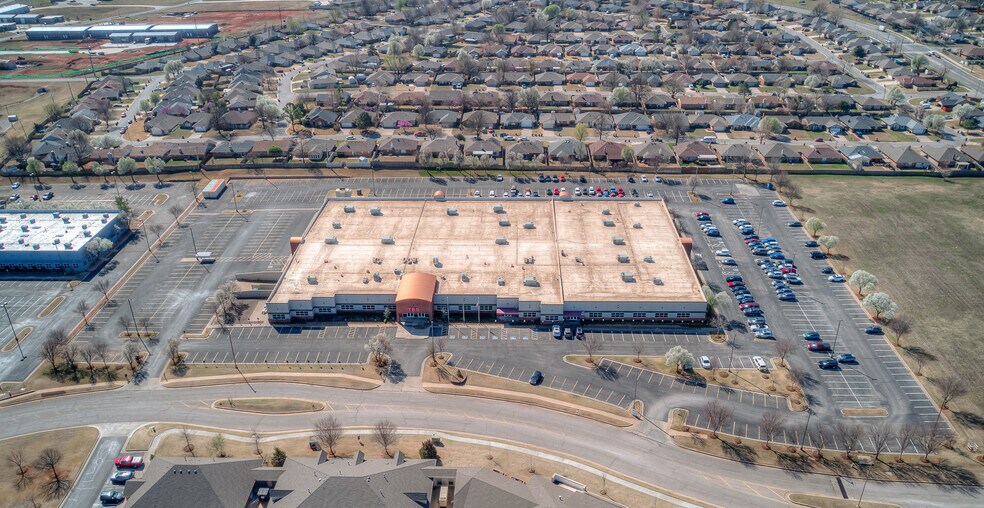 More Photos Of 7800 NW 85th Ter, Oklahoma City Medical For Lease