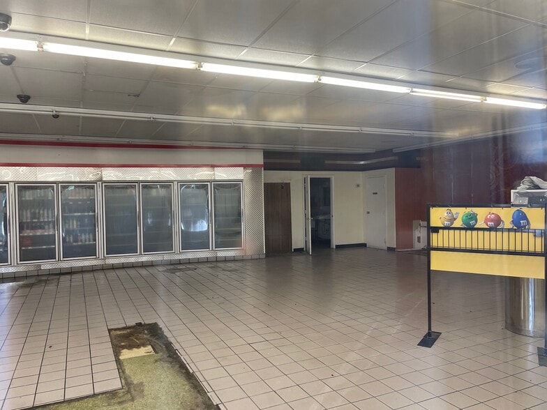 More Photos Of 3 Aragona Blvd, Jacksonville Convenience Store For Sale