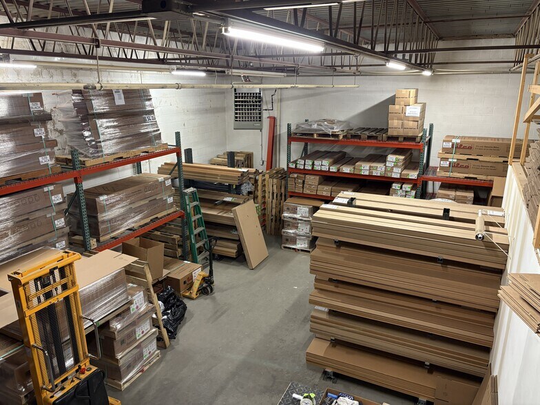 More Photos Of 1000 E Industrial Park Dr, Manchester Service For Lease