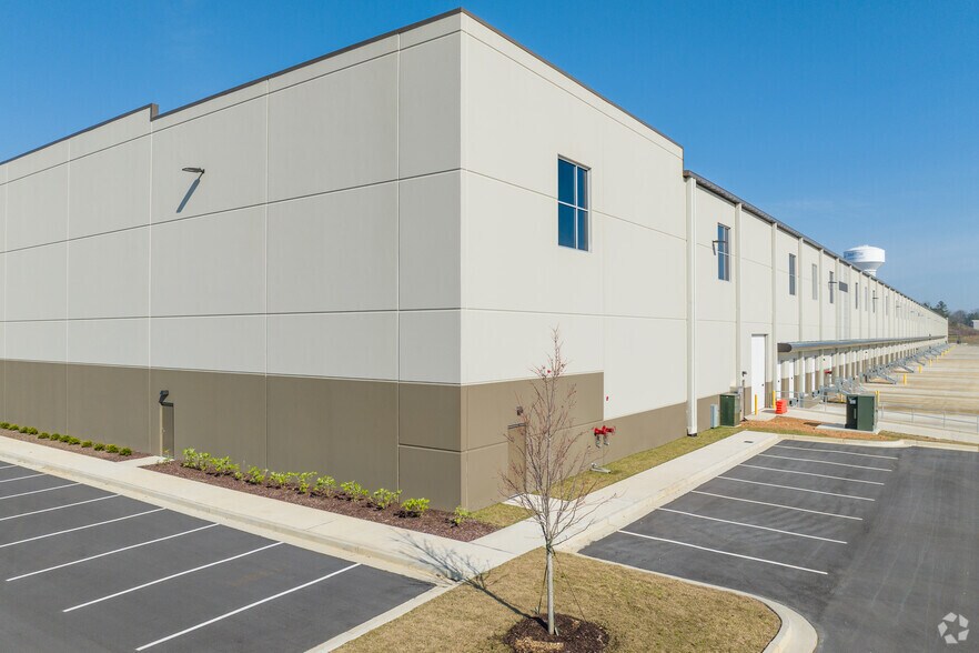 More Photos Of 200 NE Logistics Pky, White Unknown For Lease
