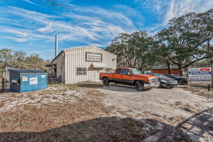 Primary Photo Of 10 Barry Ave, Mascotte Auto Repair For Sale