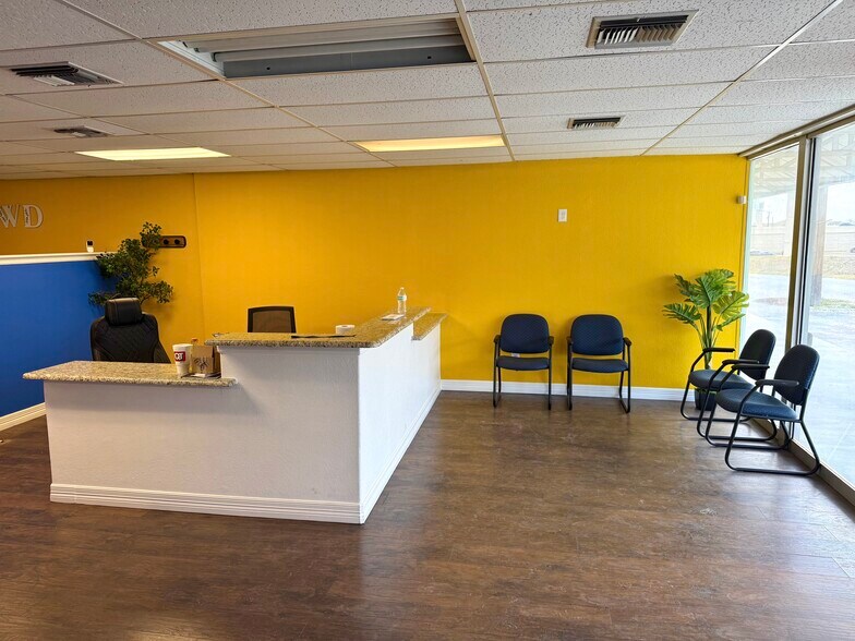 More Photos Of 5973-5977 Bandera Rd, San Antonio Unknown For Lease