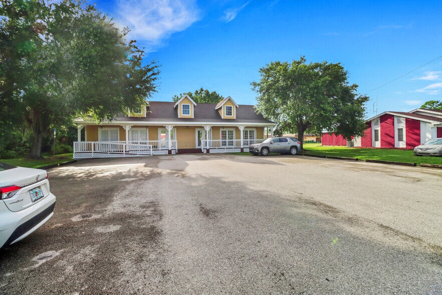 More Photos Of 1312 15th St N, Immokalee Office For Sale