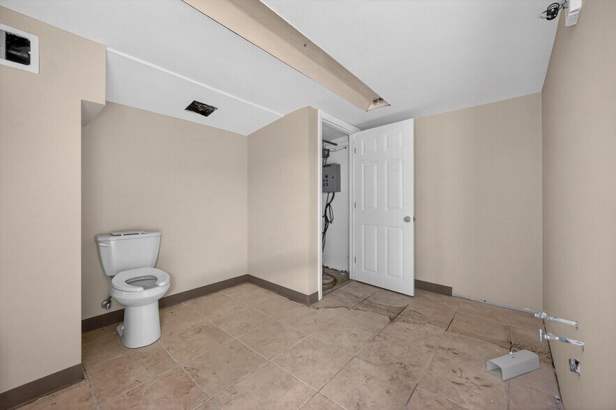 More Photos Of 330 Stage Rd, Monroe Auto Dealership For Lease