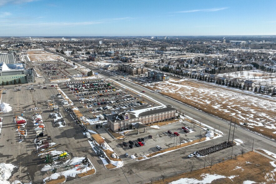 More Photos Of 1350 S 42nd St, Grand Forks Hotel For Sale