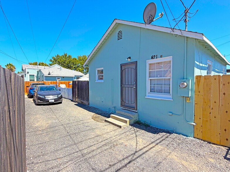 More Photos Of 421 14th St, Modesto Apartments For Sale
