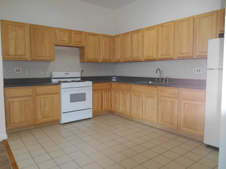 More Photos Of 358 Grove St, Jersey City Storefront Retail Residential For Lease