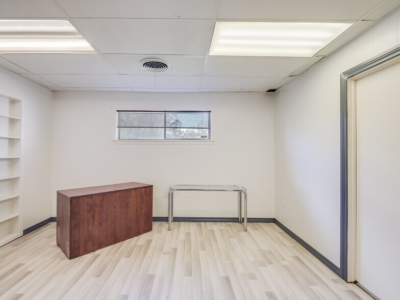 More Photos Of 2230 W Southcross Blvd, San Antonio Office For Lease