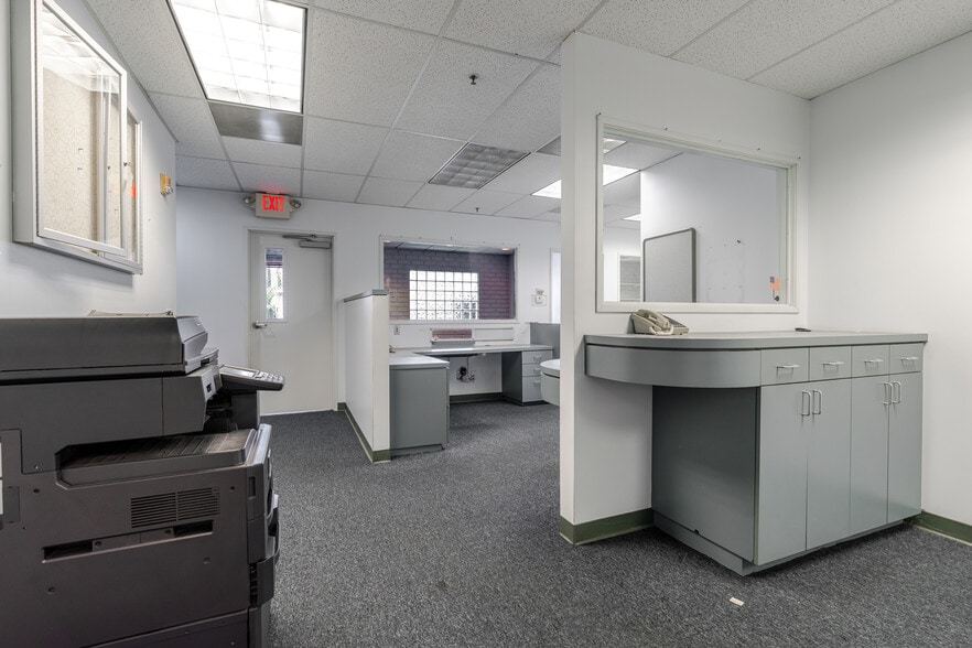 More Photos Of 700-710 W Wilson Ave, Glendale Warehouse For Sale