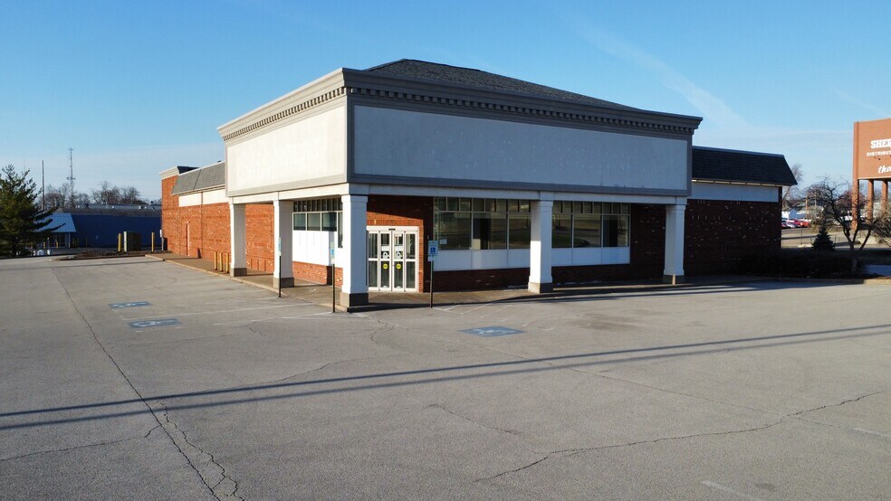 Primary Photo Of 4521 N Prospect Rd, Peoria Heights Drugstore For Lease