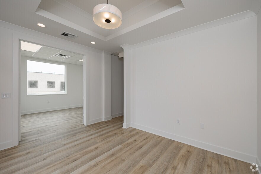 More Photos Of 30625 Kingsland Blvd, Brookshire Medical For Lease