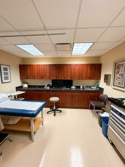 More Photos Of 4200 N Armenia Ave, Tampa Medical For Lease