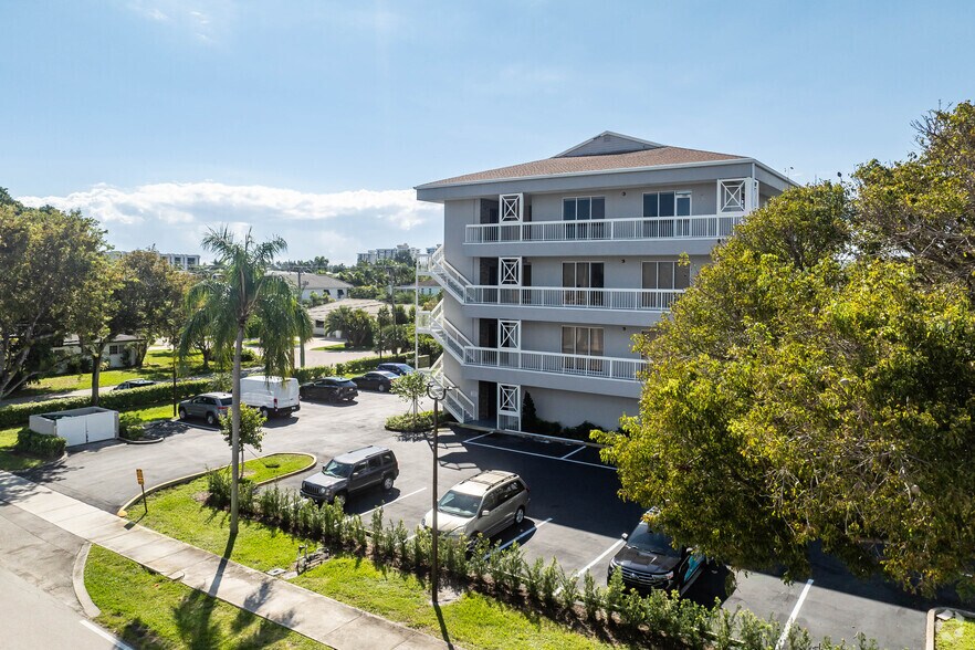 More Photos Of 2790 N Federal Hwy, Boca Raton Office For Lease