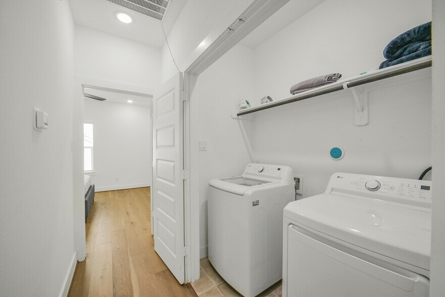 More Photos Of 316 Thornton Rd, Houston Apartments For Sale