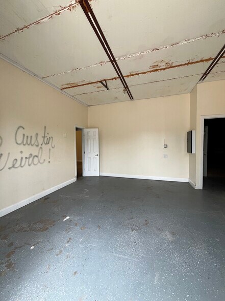 More Photos Of 513 Thompson Ln, Austin Flex For Lease