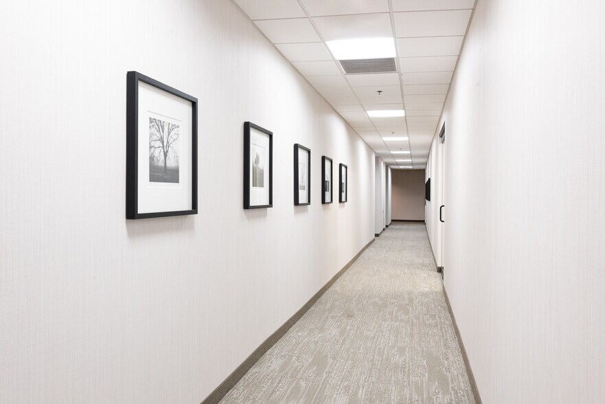 More Photos Of 4040 E Camelback Rd, Phoenix Office For Lease