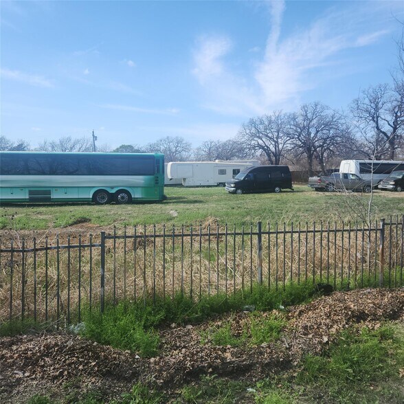 More Photos Of 725 N Walton Walker Blvd, Irving Land For Sale
