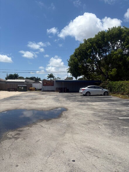 More Photos Of 250 NE 44th St, Oakland Park Auto Repair For Sale