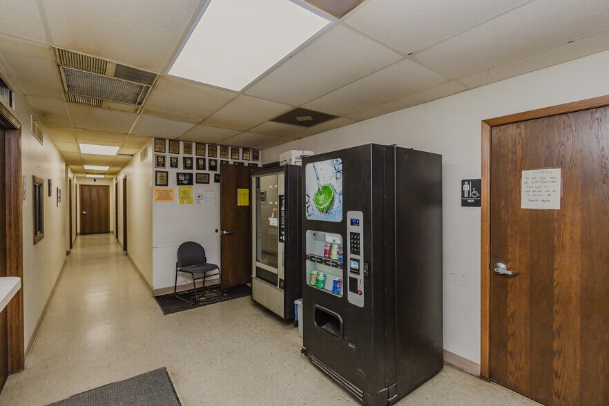 More Photos Of 2555 N Market St, Wichita Auto Repair For Sale