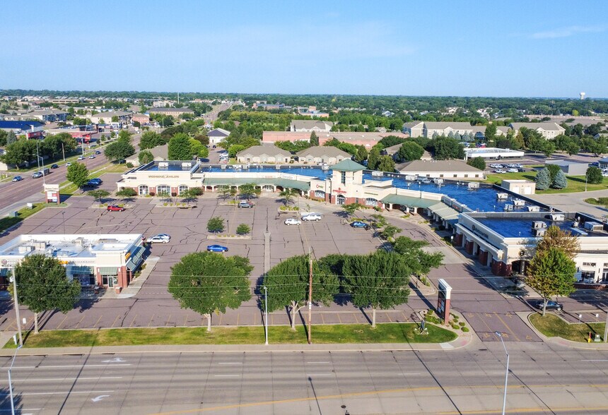 More Photos Of 4801-4831 S Louise Ave, Sioux Falls Freestanding For Lease