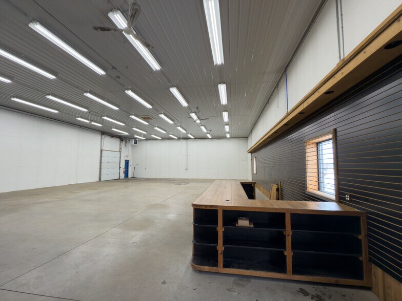 More Photos Of 406 Rt-104, Ontario Freestanding For Lease