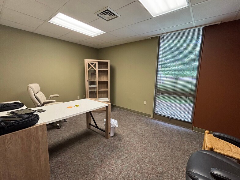More Photos Of 4419 Ardmore Ave, Fort Wayne Office For Lease