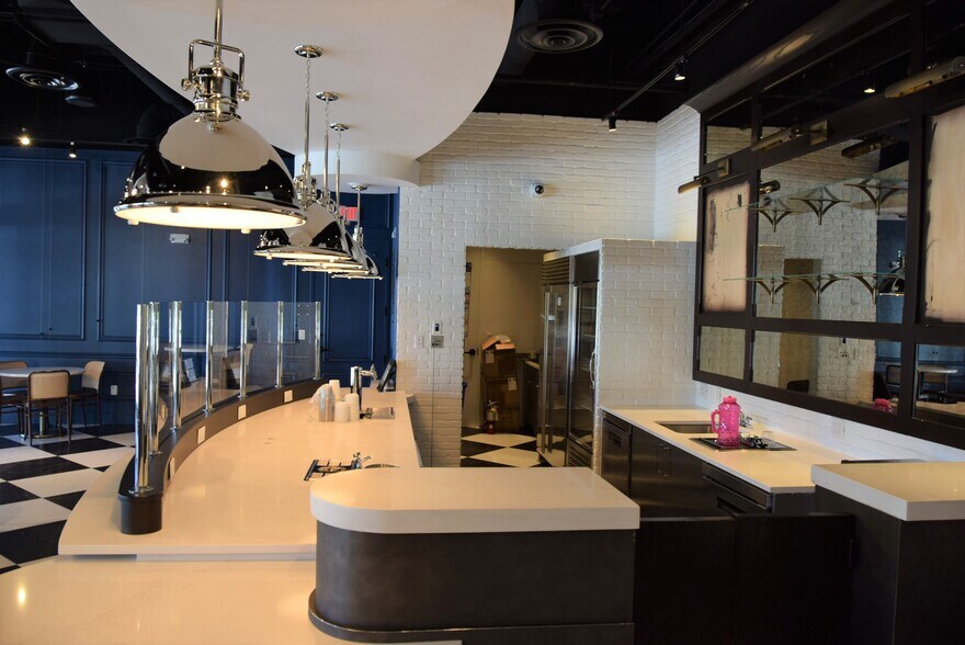 More Photos Of 11810 SE Dixie Hwy, Hobe Sound Storefront Retail Residential For Lease