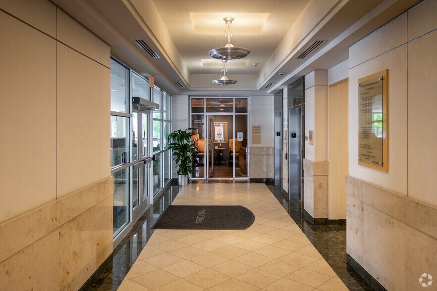 More Photos Of 6901 Snider Plz, Dallas Medical For Lease
