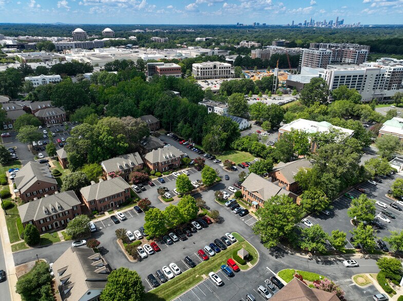 More Photos Of 6831 Fairview Rd, Charlotte Office For Sale
