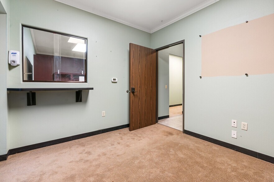 More Photos Of 18920 Freeport Dr, Montgomery Industrial For Sale