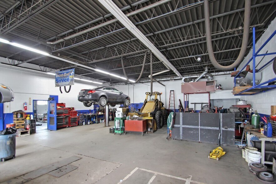 More Photos Of 284 S Broadway, Lawrence Auto Dealership For Sale