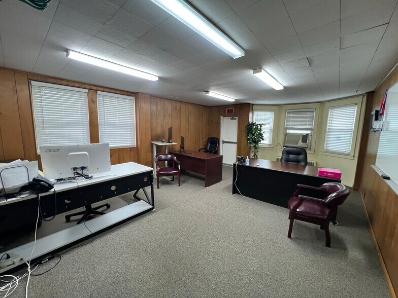 More Photos Of 101 E Township Line Rd, Upper Darby General Retail For Sale