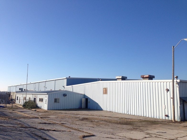 More Photos Of 400 N Harvey St, Seminole Manufacturing For Lease